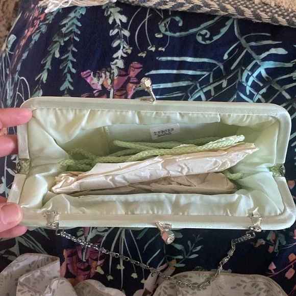 Pouch - Picture 2 of 4